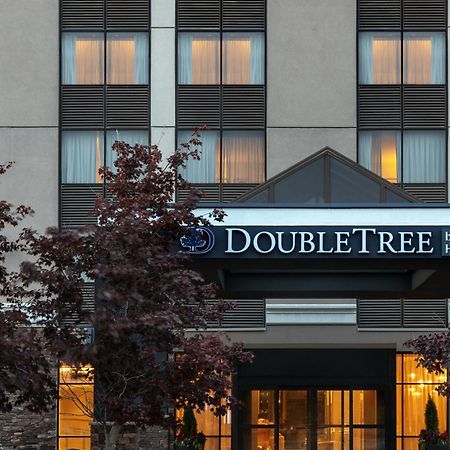 Doubletree By Hilton Kitchener Hotel Екстериор снимка