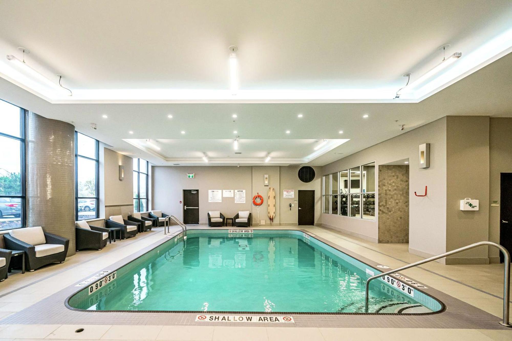 Doubletree By Hilton Kitchener Hotel Екстериор снимка