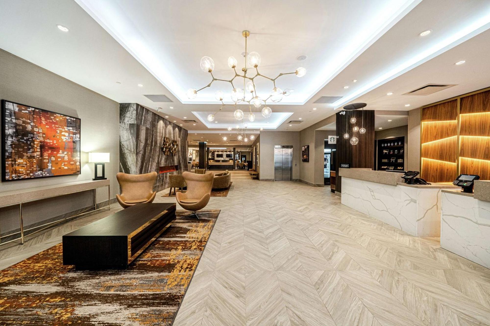 Doubletree By Hilton Kitchener Hotel Екстериор снимка