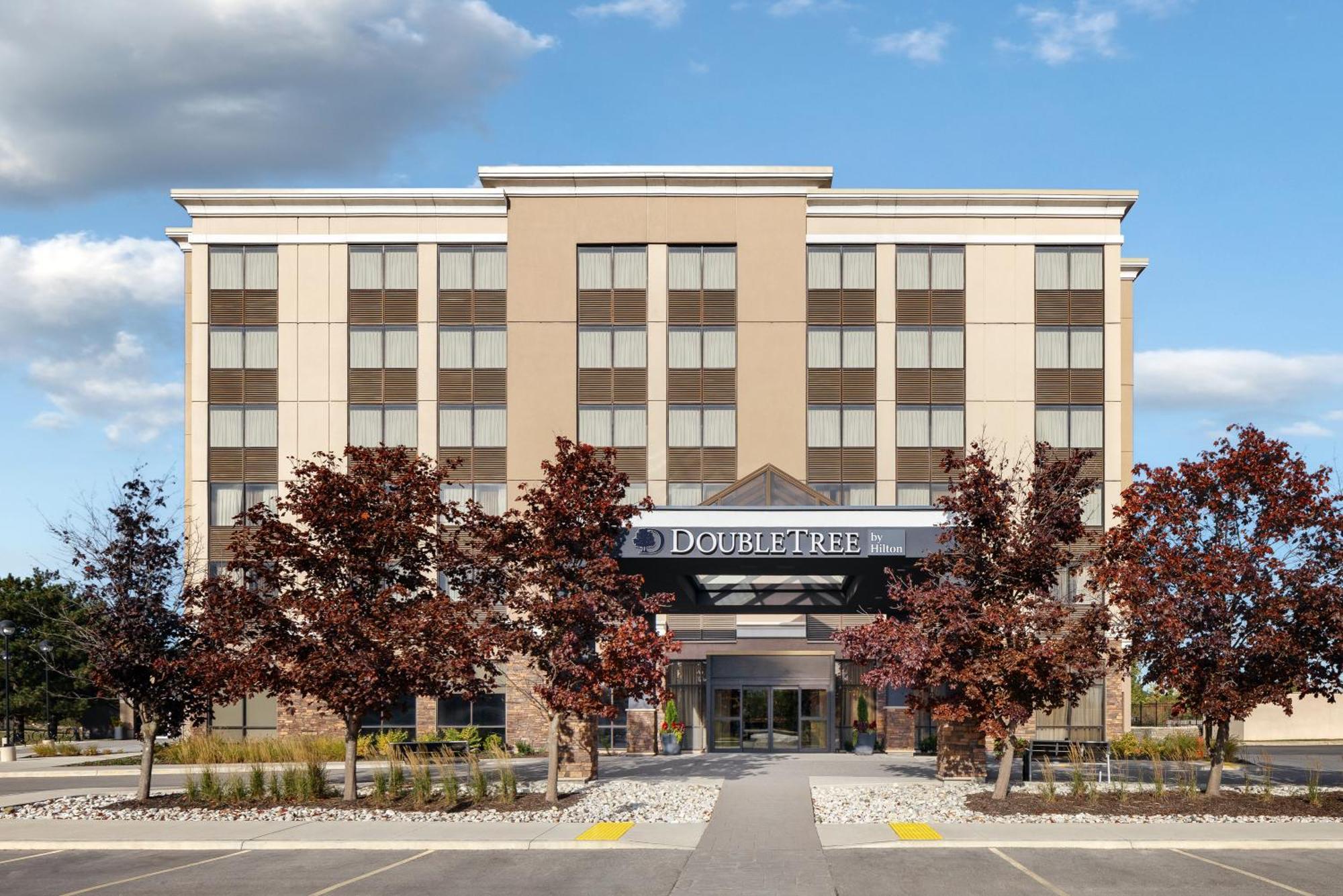 Doubletree By Hilton Kitchener Hotel Екстериор снимка