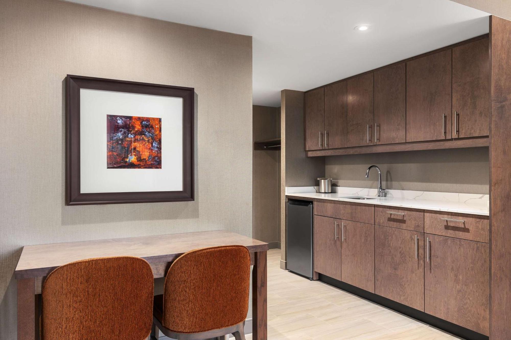 Doubletree By Hilton Kitchener Hotel Екстериор снимка