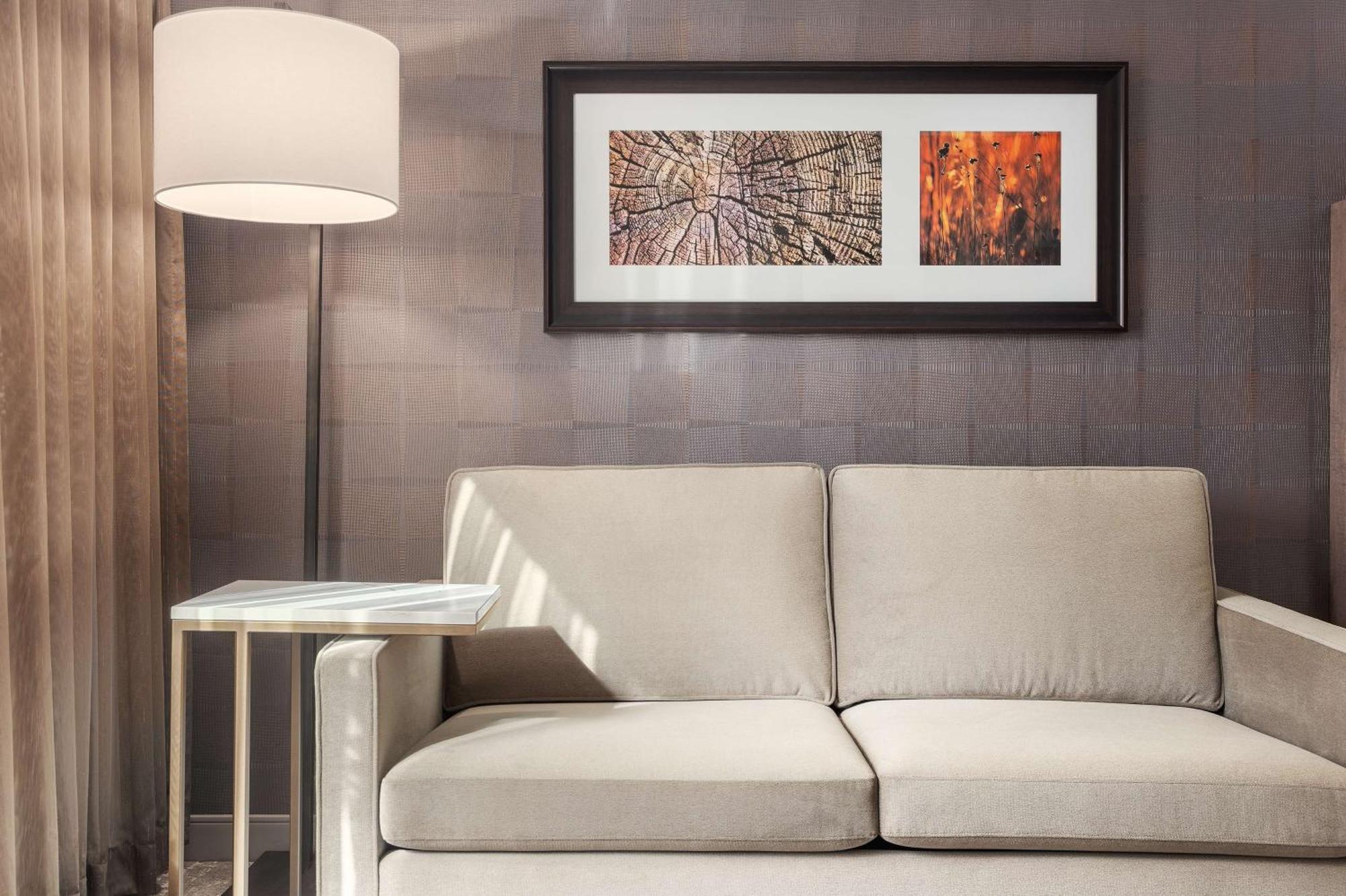 Doubletree By Hilton Kitchener Hotel Екстериор снимка