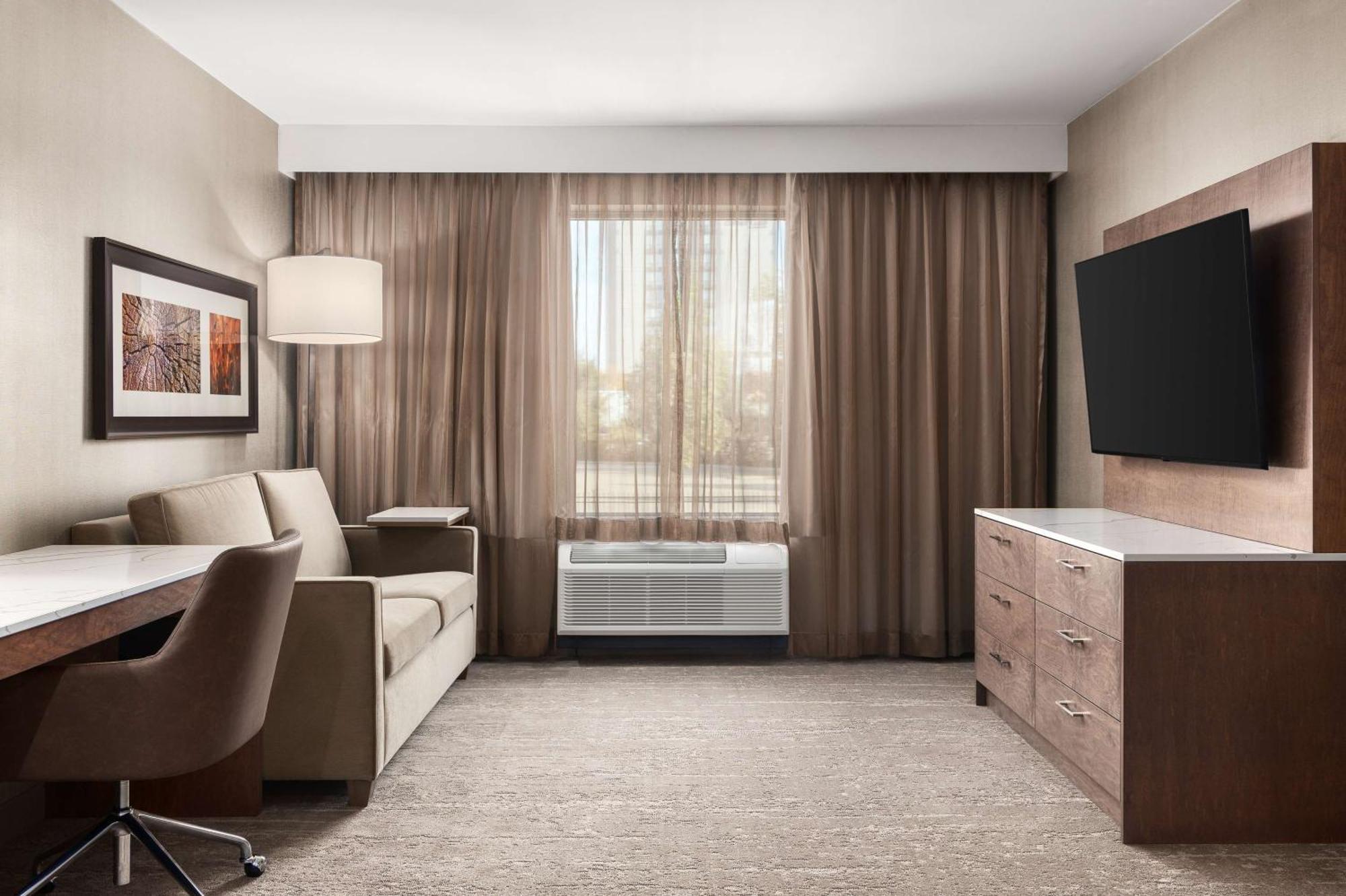 Doubletree By Hilton Kitchener Hotel Екстериор снимка