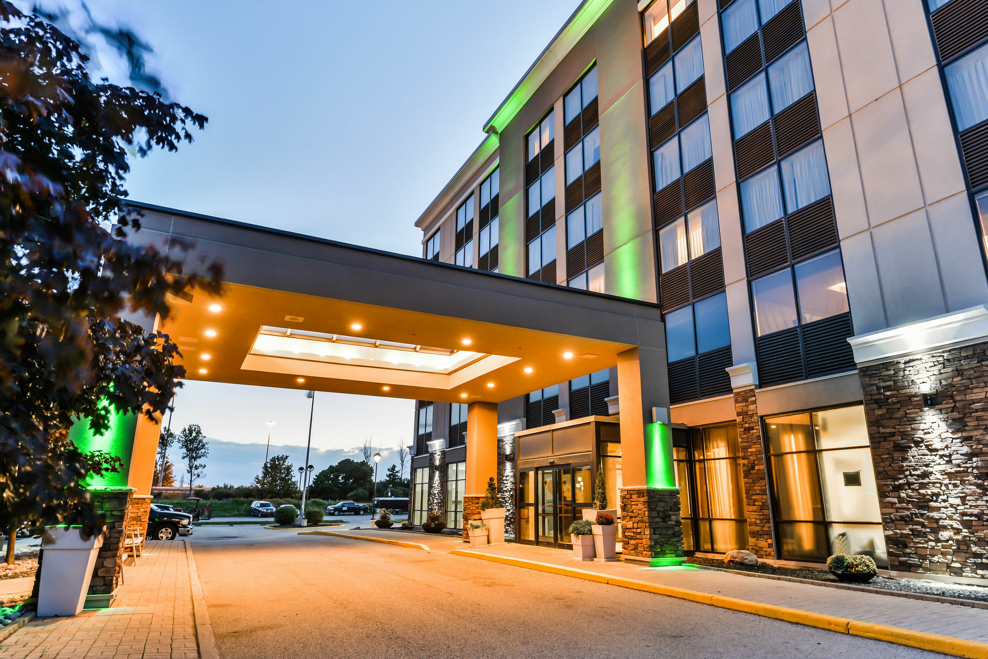 Doubletree By Hilton Kitchener Hotel Екстериор снимка