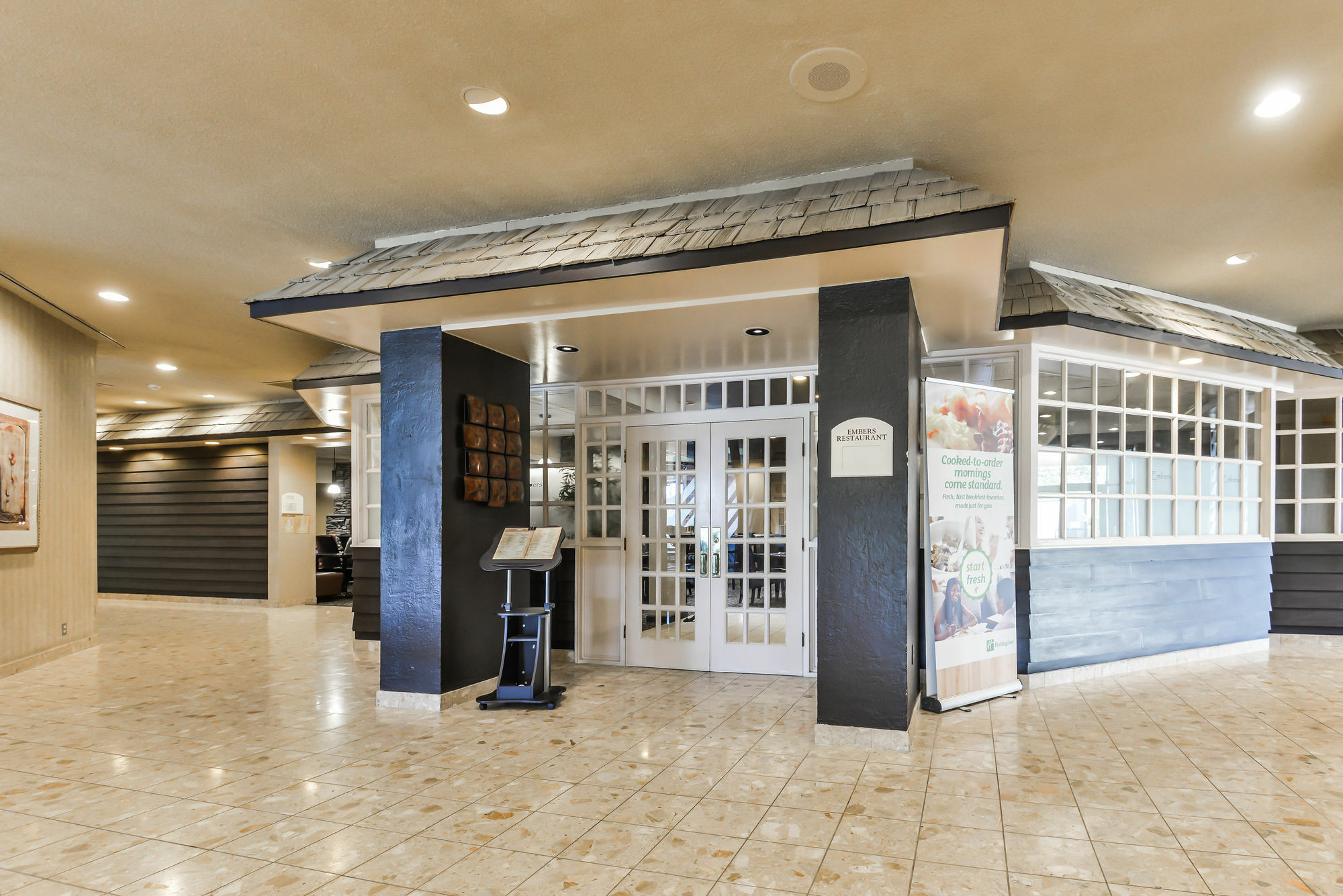 Doubletree By Hilton Kitchener Hotel Екстериор снимка