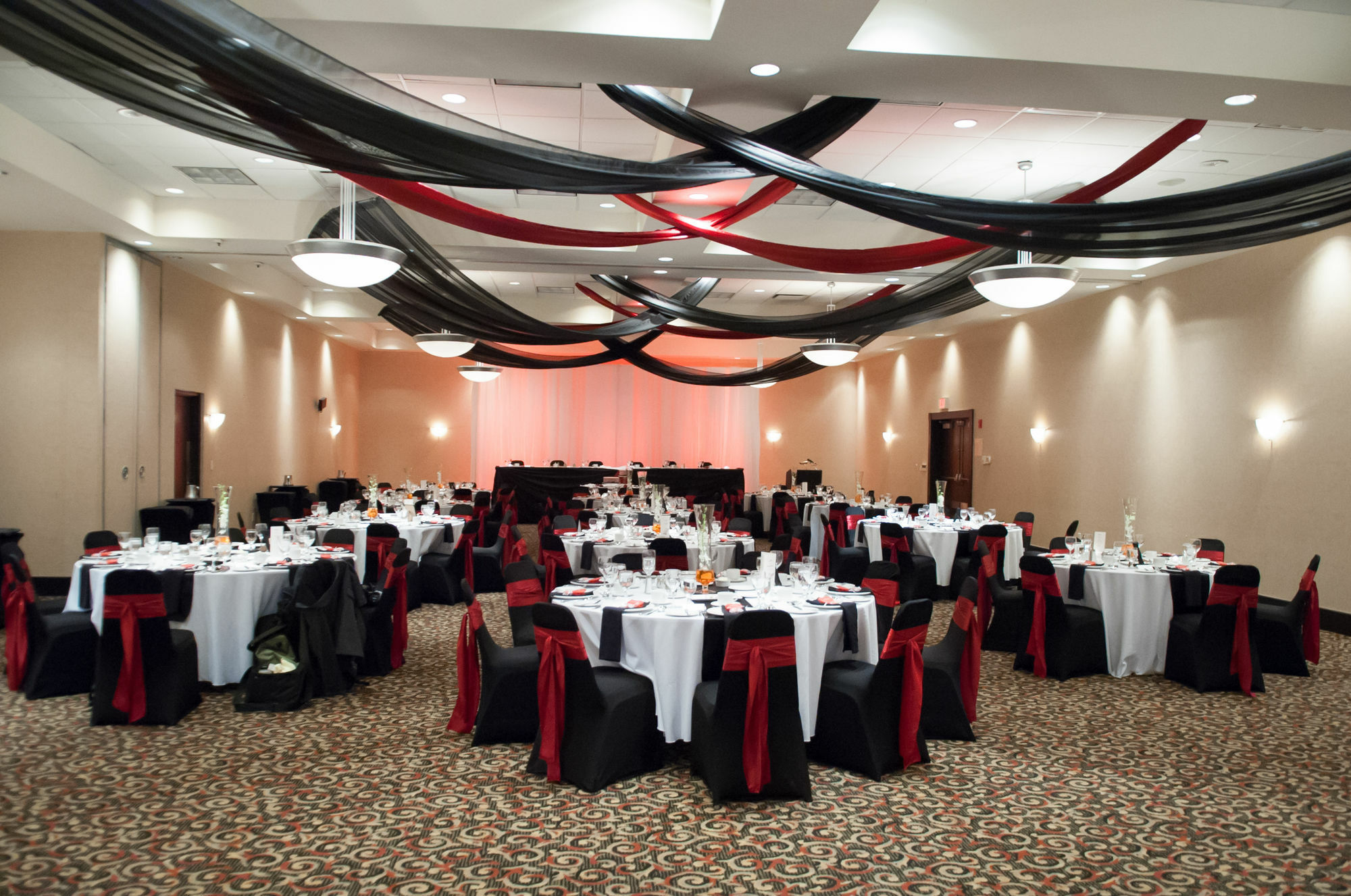 Doubletree By Hilton Kitchener Hotel Екстериор снимка