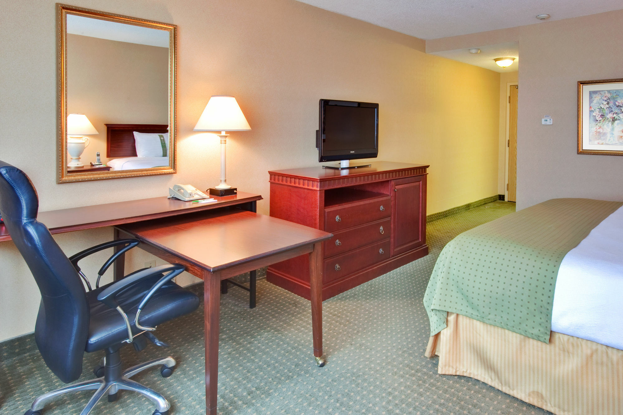 Doubletree By Hilton Kitchener Hotel Екстериор снимка