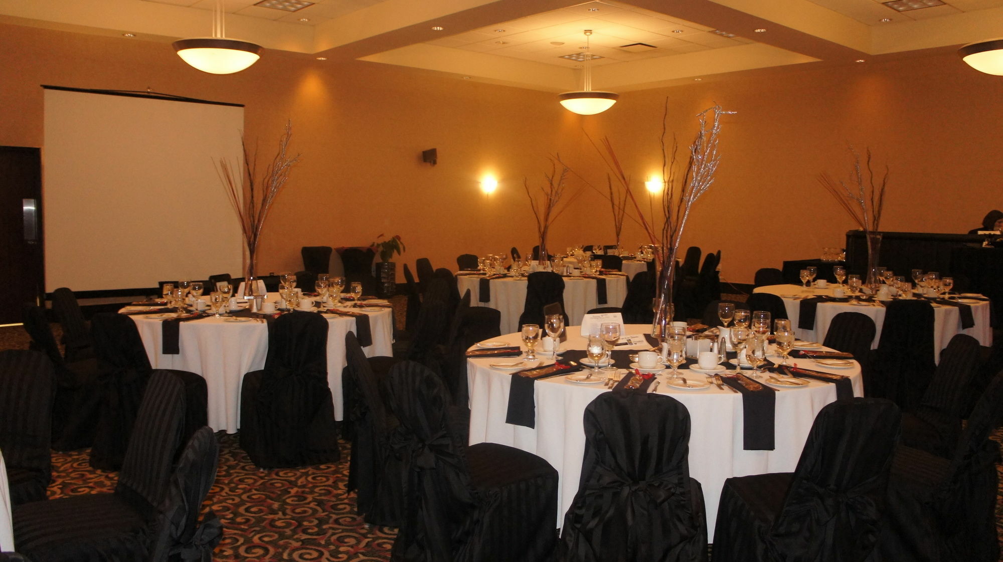 Doubletree By Hilton Kitchener Hotel Екстериор снимка