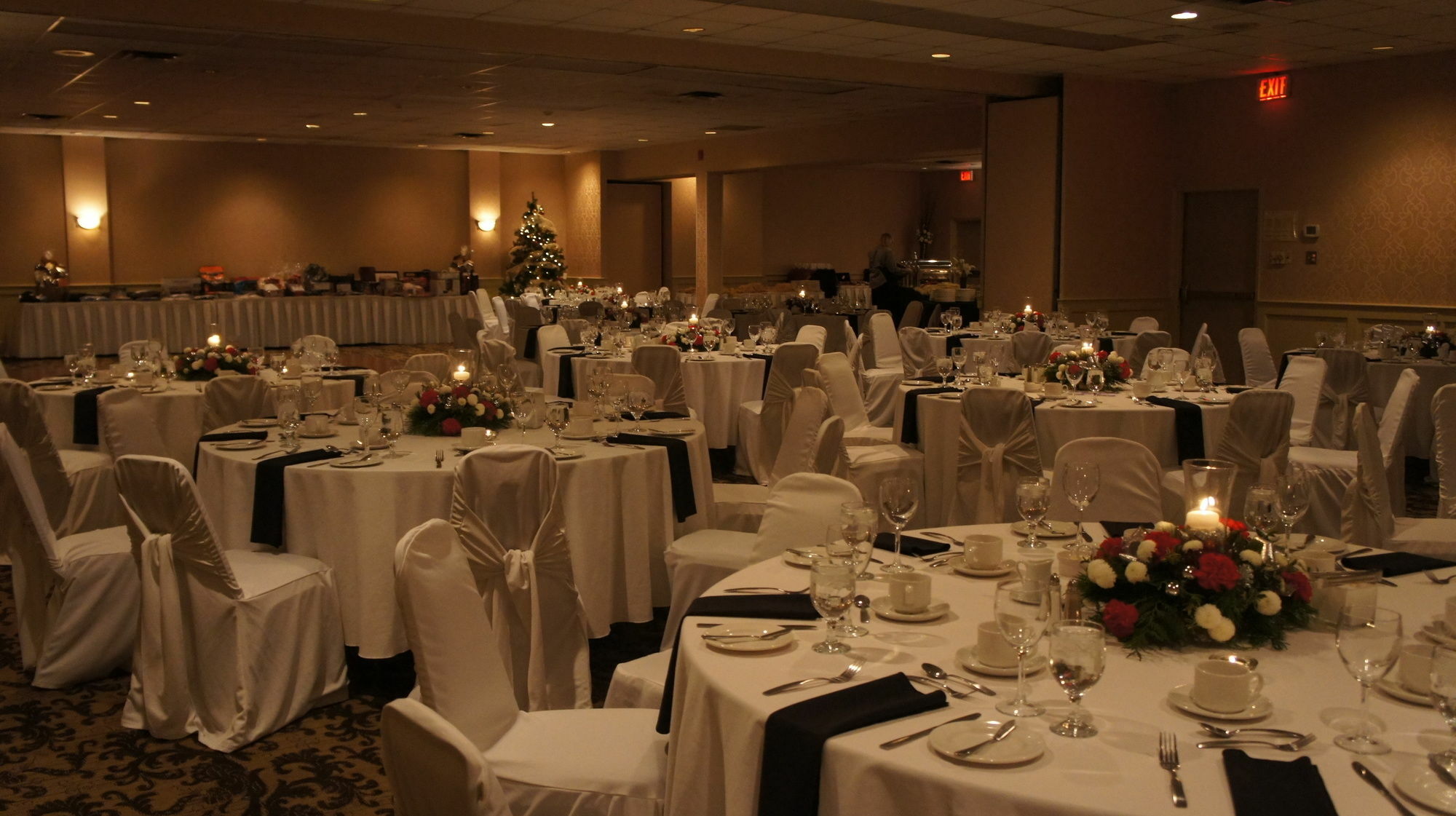 Doubletree By Hilton Kitchener Hotel Екстериор снимка